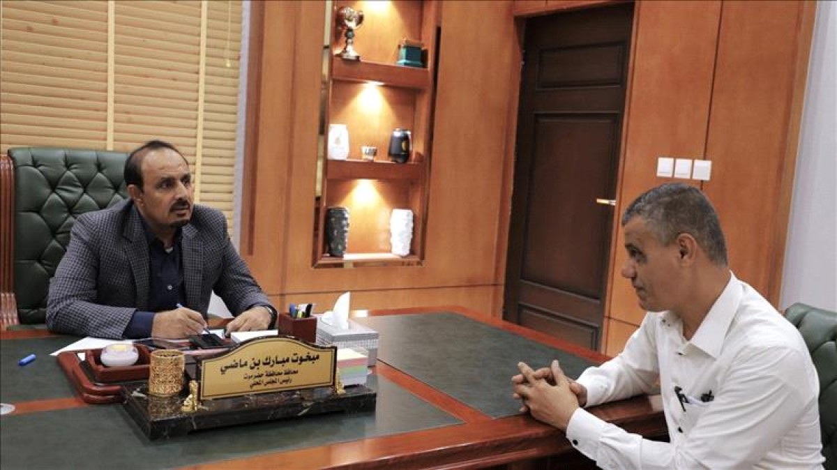 Governor Bin Madi reviews the level of implementation of development projects in the Directorate of Ghail Bawazeer