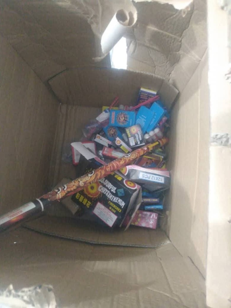 Aden security confiscates large quantities of fireworks from the capital markets