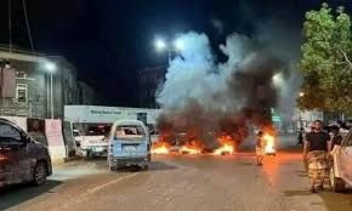 The continued protests of Mukalla against the deterioration of services and the high economic crises
