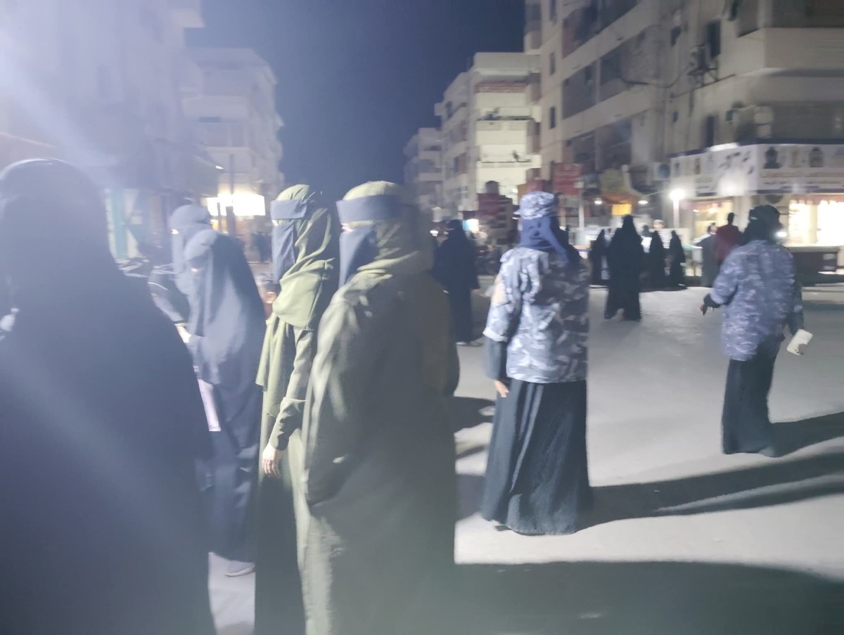 الشرطة النسائية بحضرموت.. حضور فاعل في تأمين الأسواق