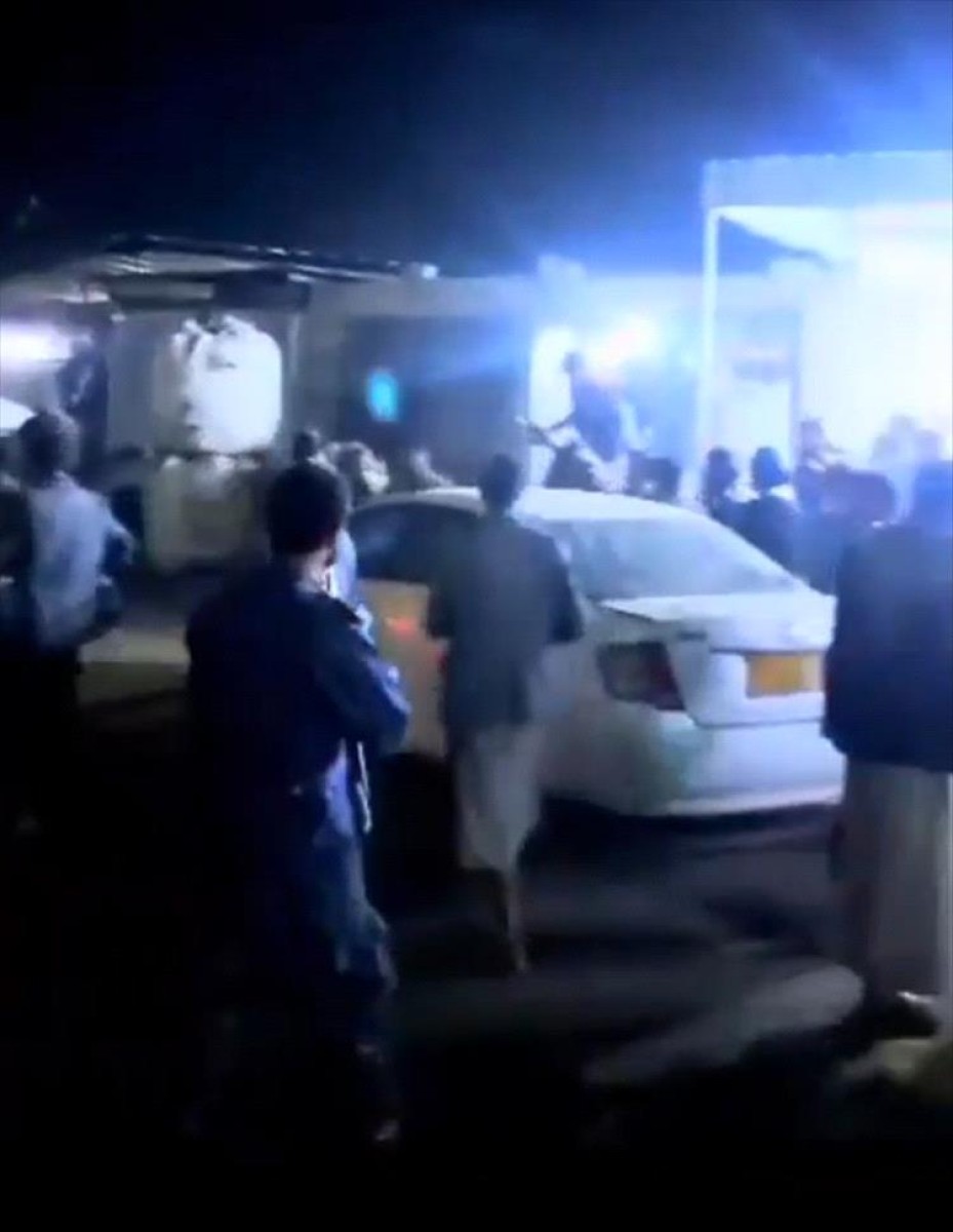 الحوثيون يقتحمون وكالات الثوم في صنعاء ويطلقون النار على التجار