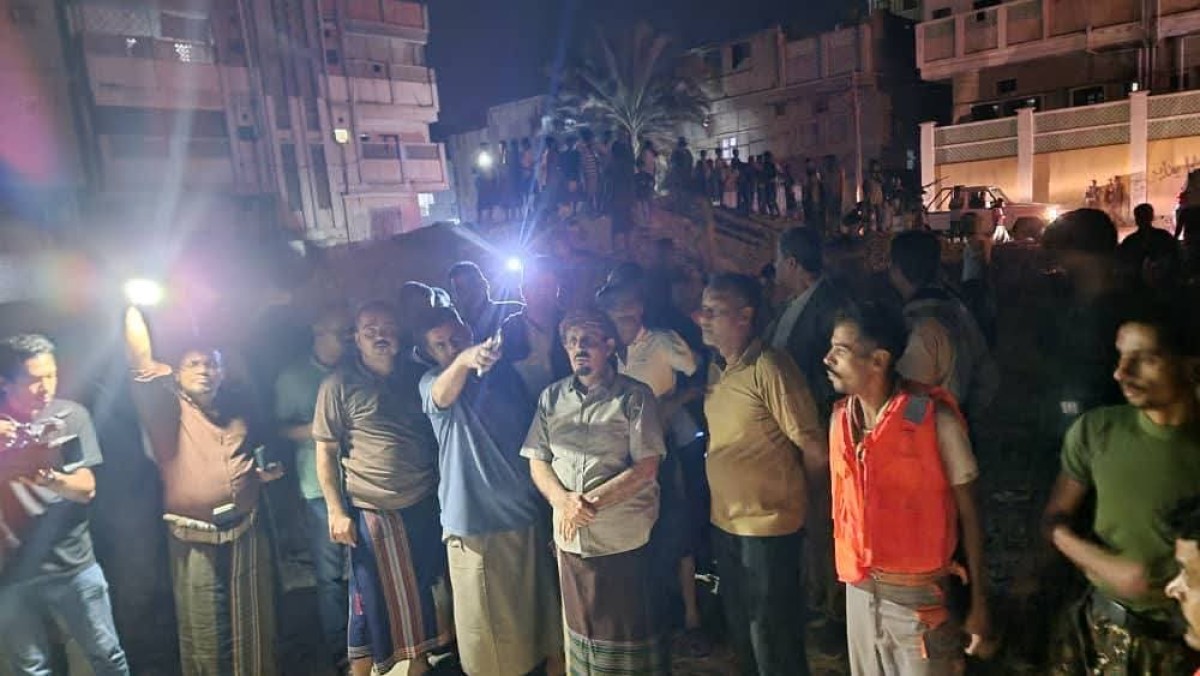 محافظ حضرموت يوجّه بإجلاء جميع ساكني وجيران مبني ديس المكلا المنهار بشكل جزئي