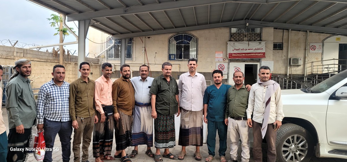 An official delegation inspects the field hospital in Al -Dhalea to see the workflow and its needs