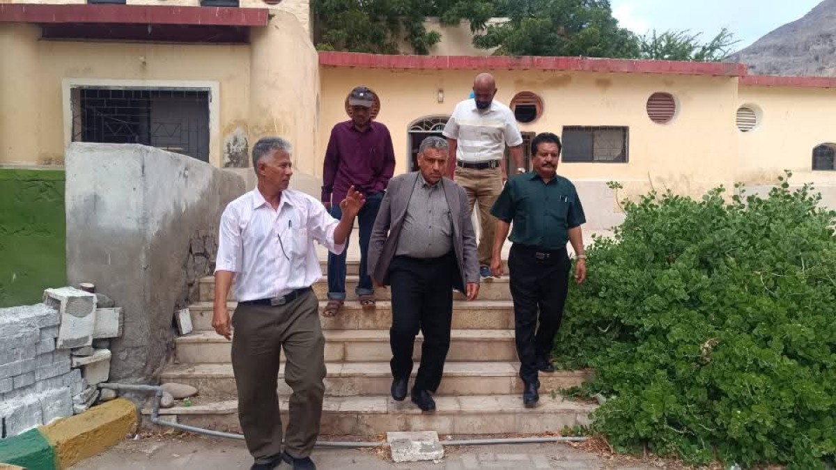 Deputy Governor of Aden inspects the Civil Service Office and records 97% of a attendance in the administrative units