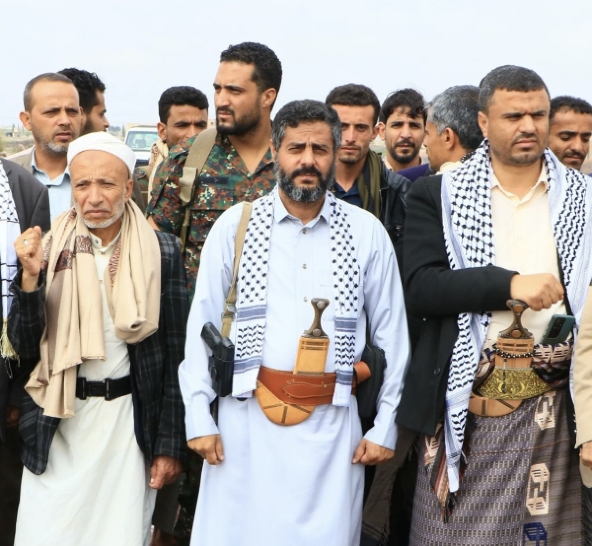 قيادي حوثي: سنوقف الهجمات البحرية إذا أوقف ترامب الغارات الجوية