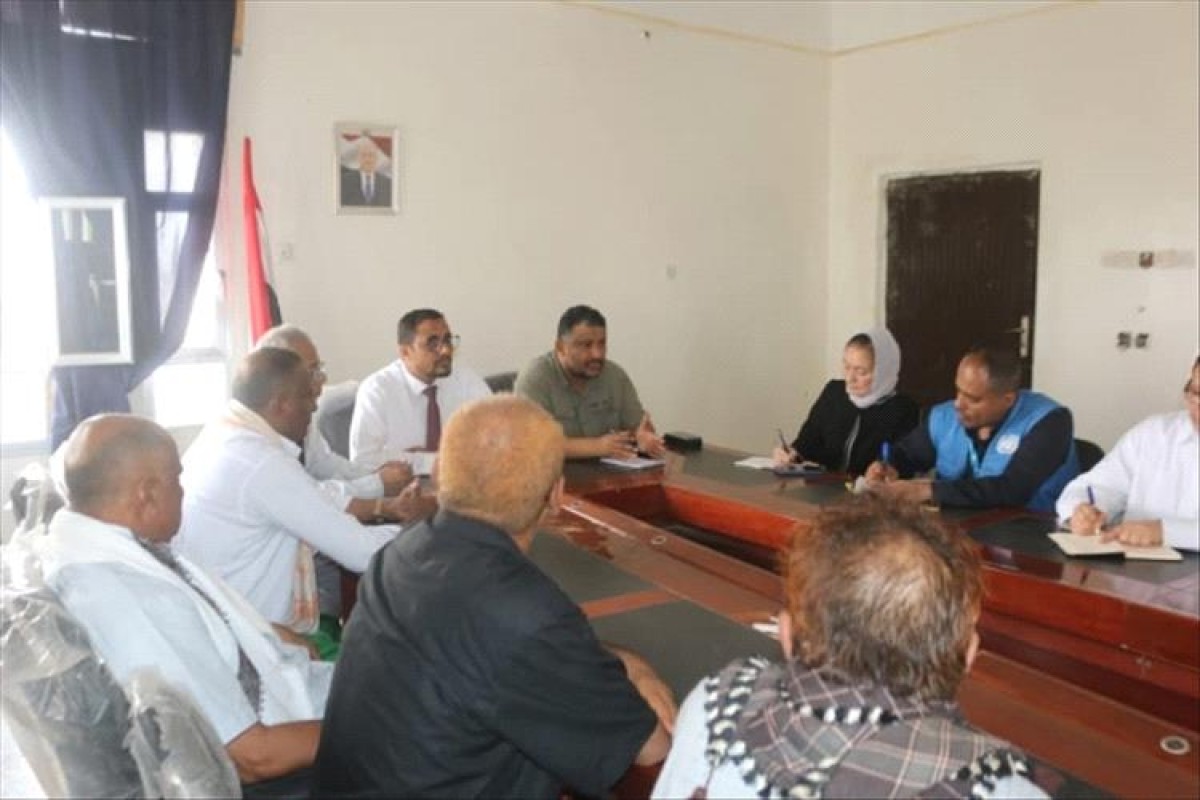 الحكومة تعلن استعدادها فتح 3 طرقات في الحديدة