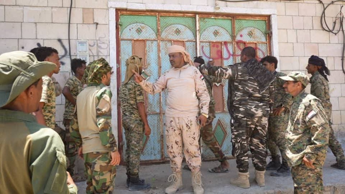 الأجهزة الأمنية بسقطرى تشن حملة ضد القات.. إغلاق 18 محلاً وضبط 24 بائعاً