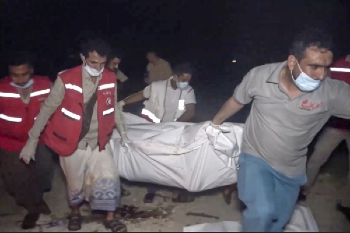 وكالة عالمية: مقتل 80 شخصاً في أعنف هجوم خلال حرب ترامب على ميناء نفطي بالحديدة