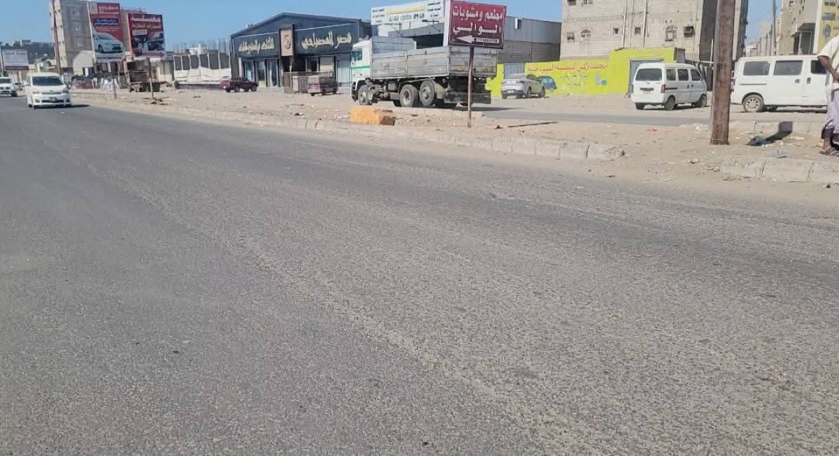 دشن مشروع إعادة تأهيل شارع الخمسين بمديرية المنصورة