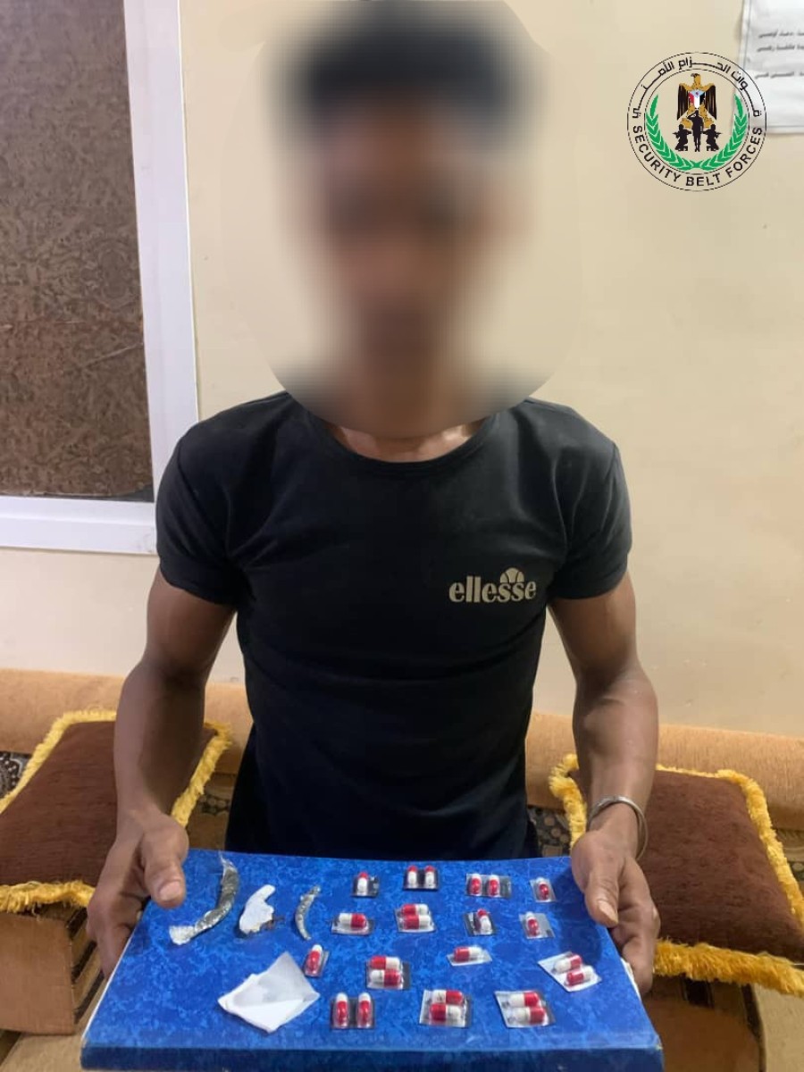 حزام لحج يضبط مروّجاً ومتعاطياً للمواد المخدّرة