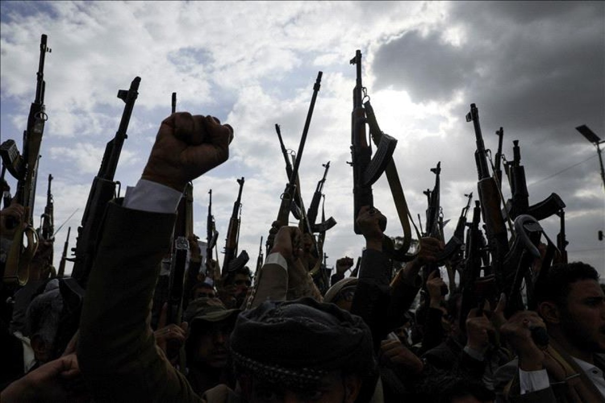 خبراء غربيون يحذرون: لا نهاية لخطر الحوثيين دون عملية برية