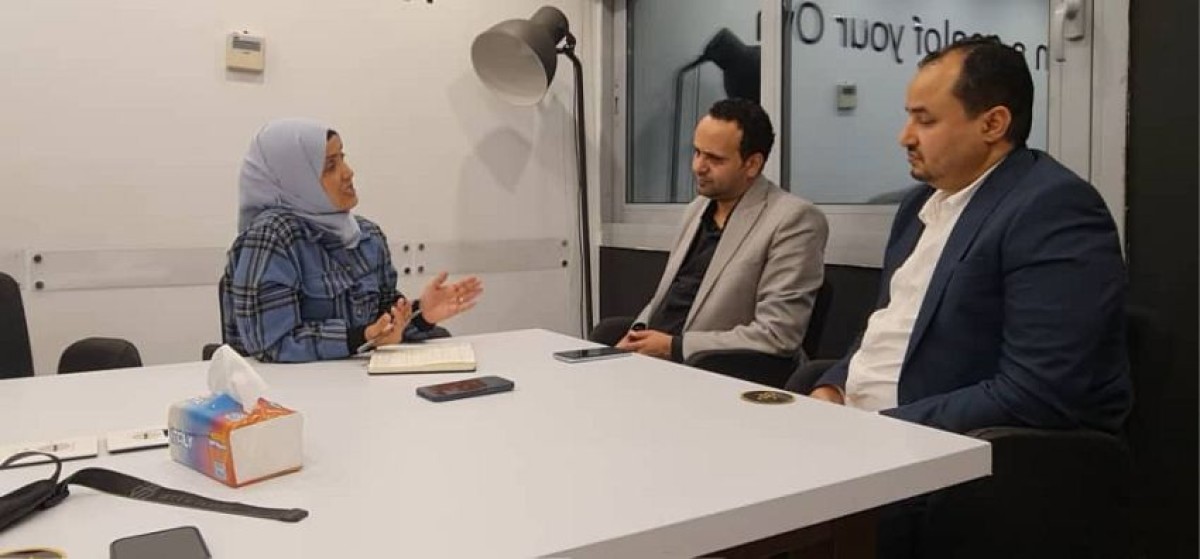 لجنة التحقيق اليمنية تكشف 258 انتهاكاً بحق الصحفيين وتدعو لحمايتهم والإفراج عن المعتقلين فوراً