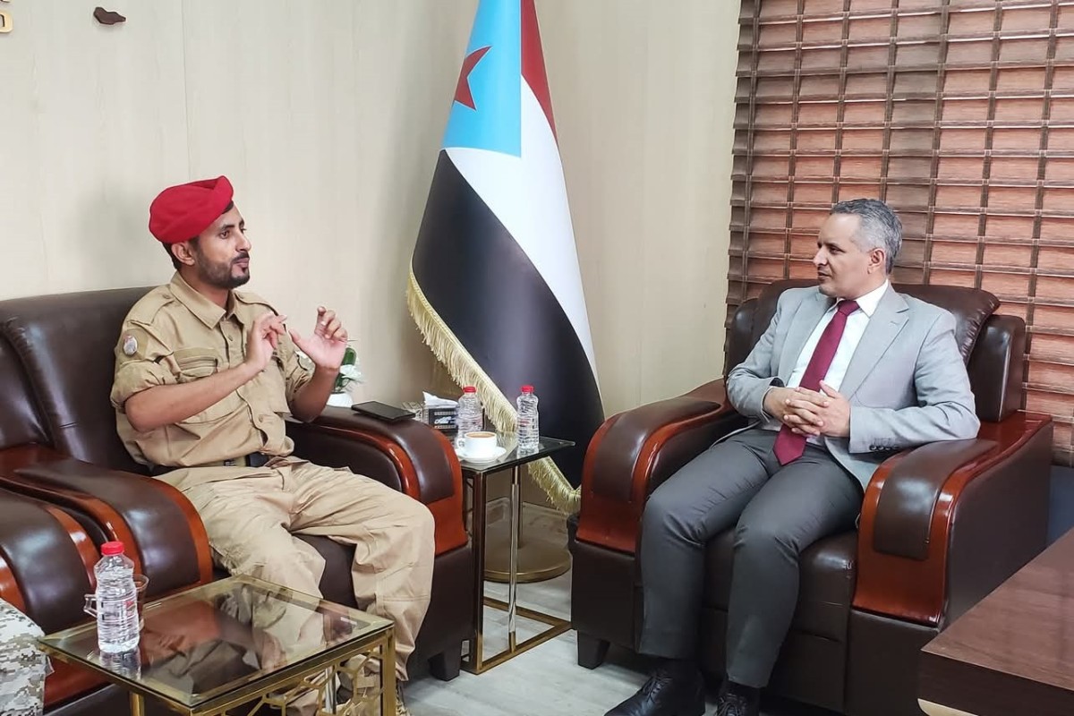 نائب رئيس الهيئة الوطنية للإعلام يلتقي العميد اكرم الحنشي ويشيد بانتصارات محور يافع