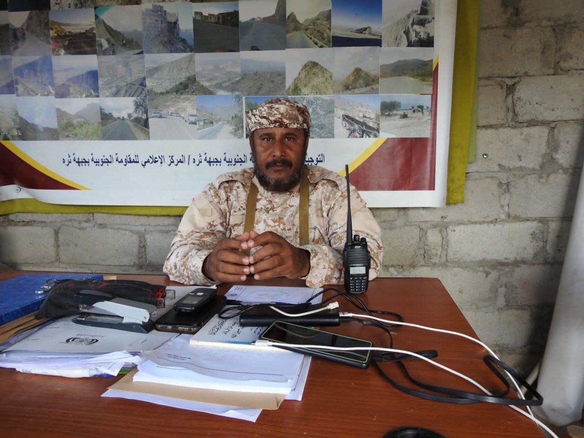 قائد جبهة ثره: طريق "ثره – مكيراس" مفتوح من جانبنا والمليشيات الحوثية من تغلقه وتزرع الألغام