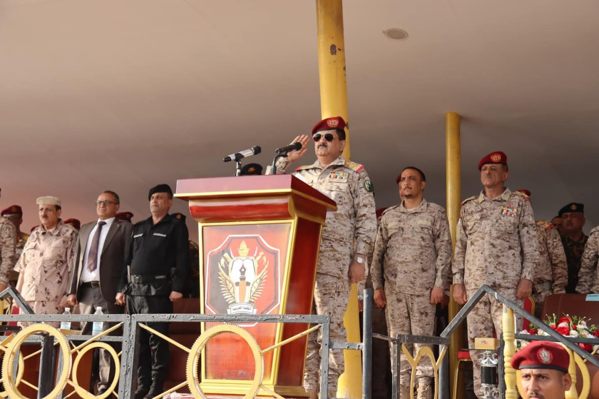 تخرج الدفعة الثالثة جامعيين في الكلية الحربية بعدن