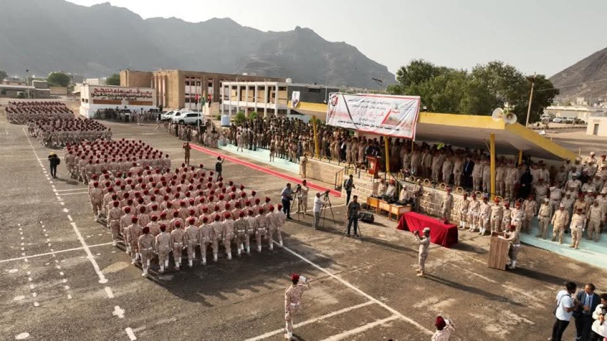 تخرج الدفعة الثالثة جامعيين في الكلية الحربية بعدن