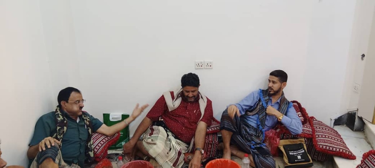 قيادات مدنية وعسكرية تشارك في مجلس عزاء والد نائب مدير عام التعليم الفني بعدن